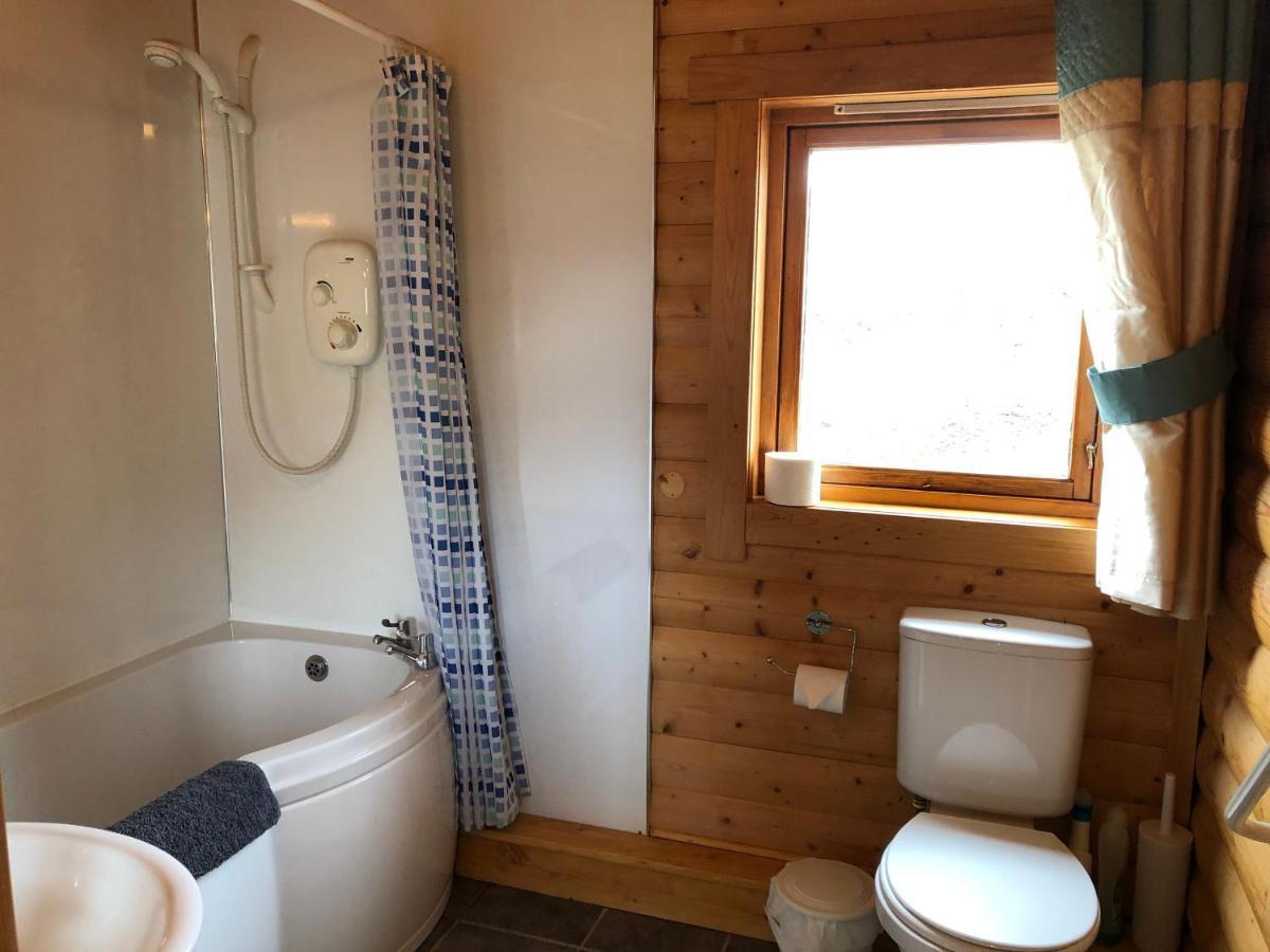 Glenbeag Mountain Lodges Spittal of Glenshee Exterior photo