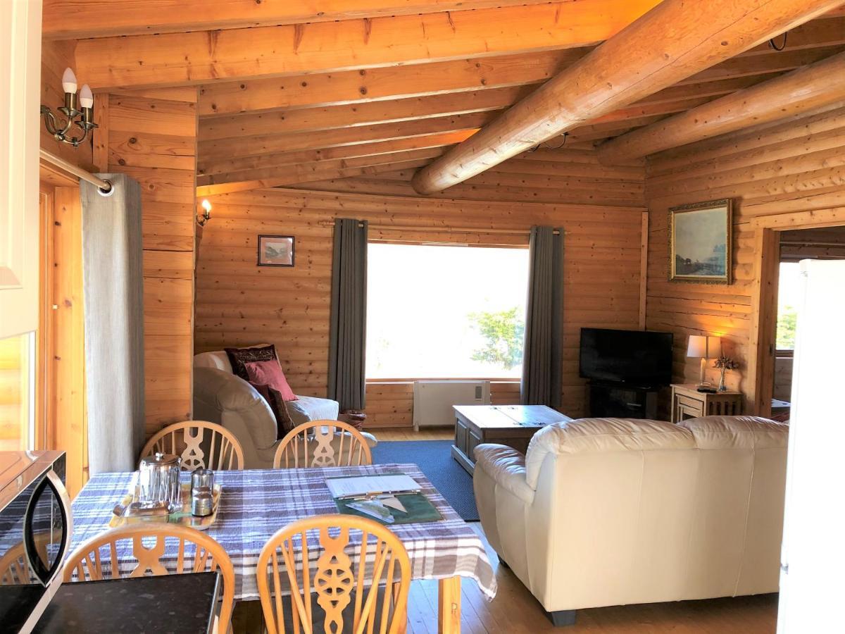 Glenbeag Mountain Lodges Spittal of Glenshee Exterior photo